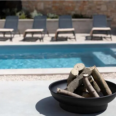 Dvori Private Pool Near Porec 빌라