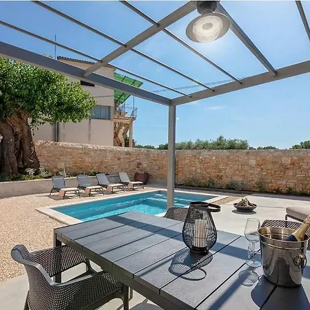 Dvori Private Pool Near Porec 빌라 *