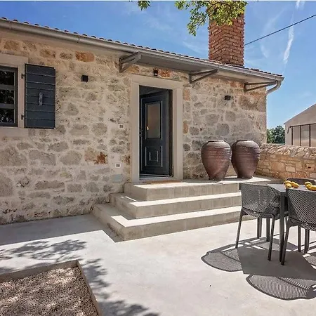Dvori Private Pool Near Porec 빌라 Vrznaveri